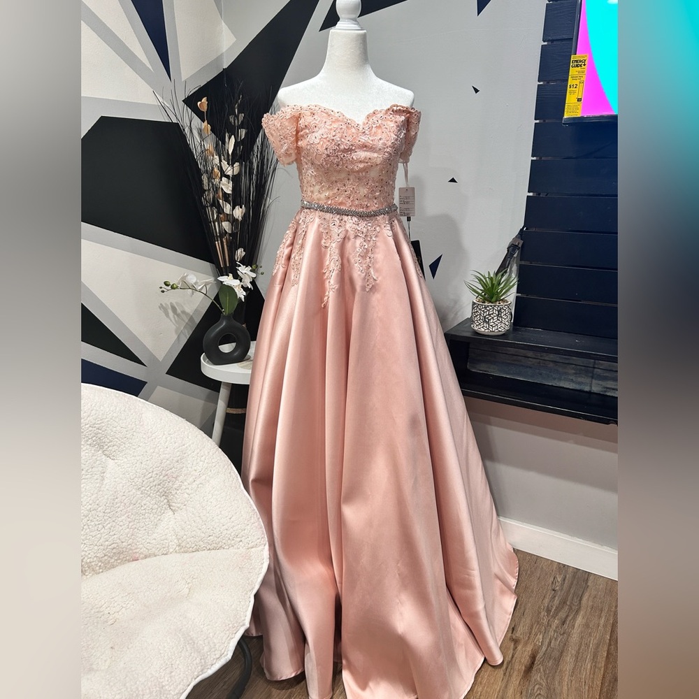 A-line Off-the-shoulder Satin Floor-length Prom Dresses With Appliques Lace